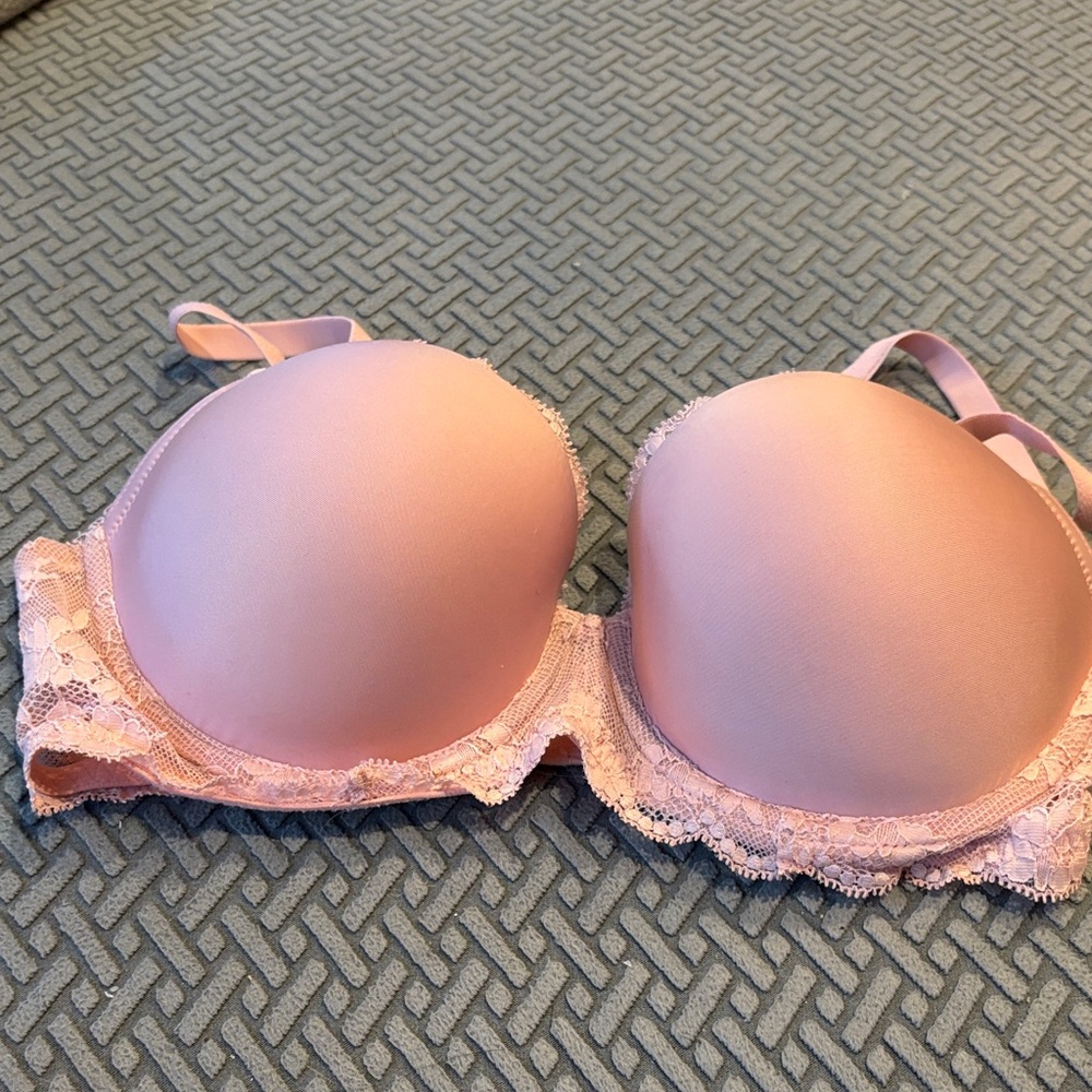 Victoria's Secret Light Pink Lace Bra.